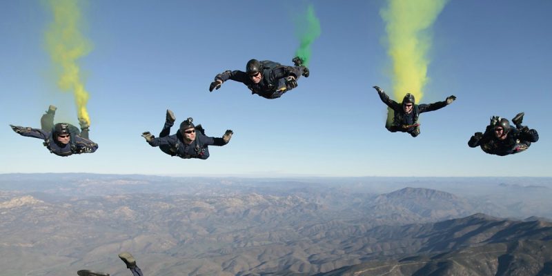 Fallschirmspringen (image by skeeze [CC0] via Pixabay)