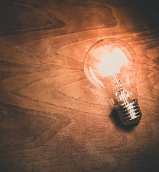 lightbulb (image by Unsplash [CC0 Public Domain] via Pixabay)