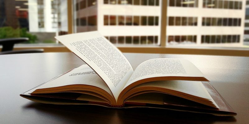 Buch (Image by Shawn Reza [CC0 Lizenz] via Pexels)