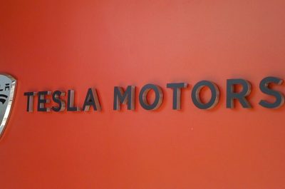 Tesla Motors (adapted) (Image by Sam Felder [CC BY-SA 2.0] via Flickr)