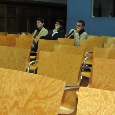 Lliga de debat UB - 2011 (adapted) (Image by Joan Simon [CC BY-SA 2.0] via Flickr)