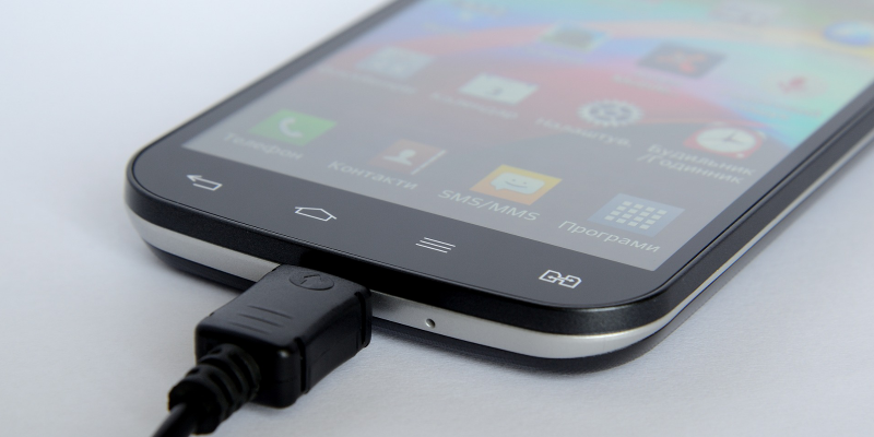 smartphone-image-by-whitemanart-cc0-public-domain-via-pixabay