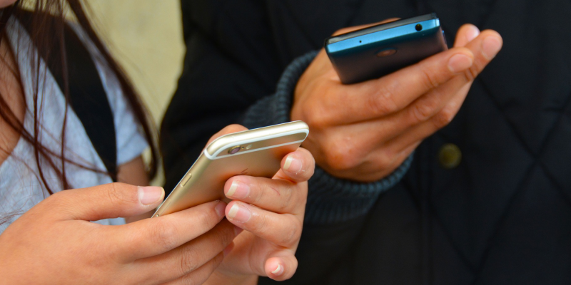smartphone-image-by-terimakasih0-cc0-public-domain-via-pixabay