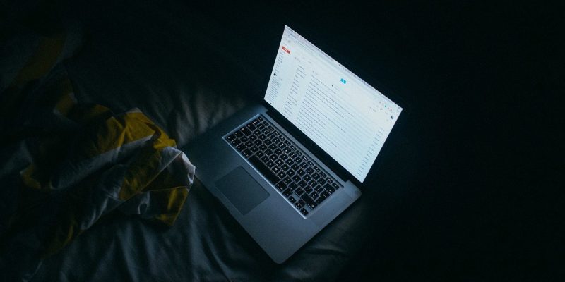 apple (adapted) (Image by unsplash [CC0 Public Comain] via Pixabay)