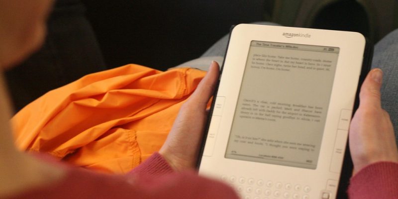 Amazon Kindle II (adapted) (Image by Richard Masoner [CC BY SA 2.0], via flickr)