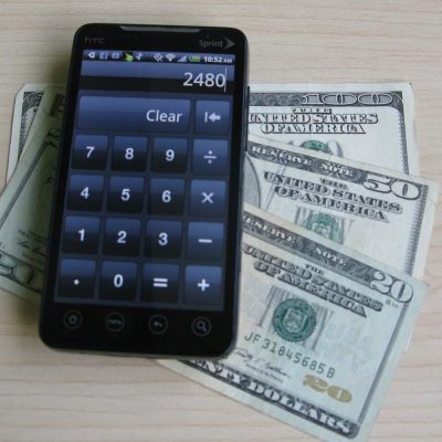 Android Smartphone with Money (adapted) (Image by Intel Free Press [CC BY-SA 2.0] via Flickr)