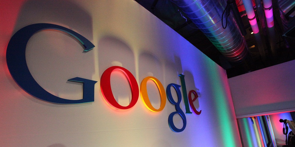 Google Logo in Building43 (adapted) (Image by Robert Scoble [CC BY 2.0], via flickr