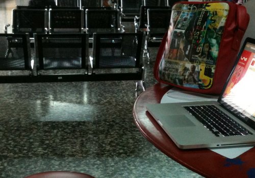 Internet gratis en el aeropuerto Matecaña, Pereira, gracias a UNE (adapted) (Image by Mario Carvajal [CC BY 2.0] via Flickr)