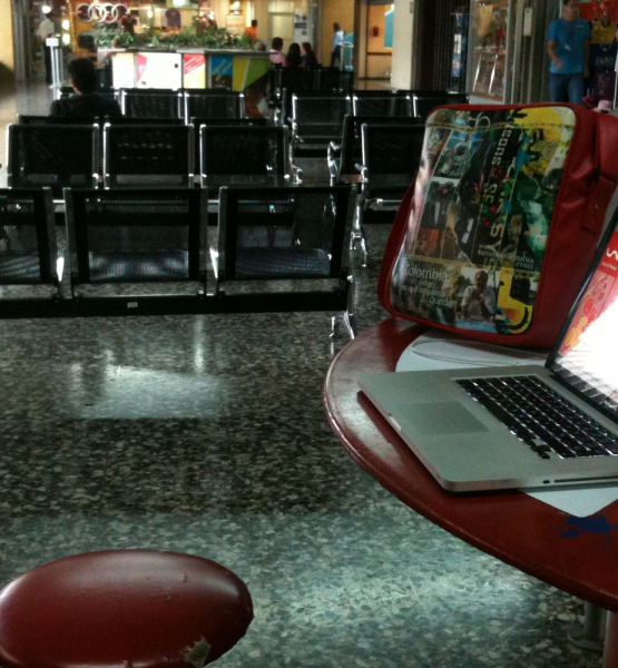 Internet gratis en el aeropuerto Matecaña, Pereira, gracias a UNE (adapted) (Image by Mario Carvajal [CC BY 2.0] via Flickr)