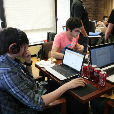 hackNY 2011 Spring Student Hackathon (adapted) (Image by hackNY_org [CC BY-SA 2.0] via Flickr)