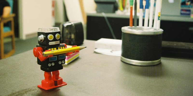 tabletop assistant (adapted) (Image by Matthew Hurst [CC BY SA 2,0], via flickr)