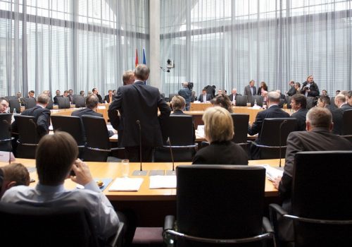 Öffentliche Anhörung des Haushaltsausschusses des Deutschen Bundestages zu ESM und Fiskalvertrag (adapted) (IMage by Mehr Demoratie e.V. [CC BY SA 2.0], via flickr)