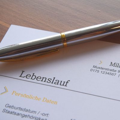 Bewerbung (adapted) (Image by loufre [CC0 Public Domain] via pixabay)