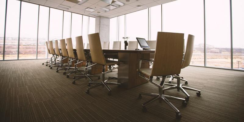 Konferenzraum (adapted) (Image by Unsplash [CC0 Public Domain] via Pixabay)