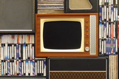 Retro (adapted) (Image by Tracy Thomas) [CC0] via unsplash