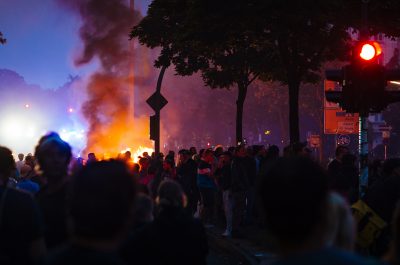 Hamburg, 7.7.17 X (adapted) (Image by Robert Anders) (CC BY 2.0) via flickr