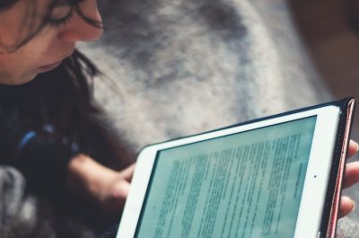 E-Learning (adapted) (Image by coyot [CC0 Public Domain] via Pixabay)