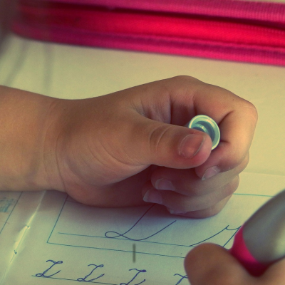 Hausaufgaben (adapted) (Image by StockSnap [CC0 Public Domain] via Pixabay)