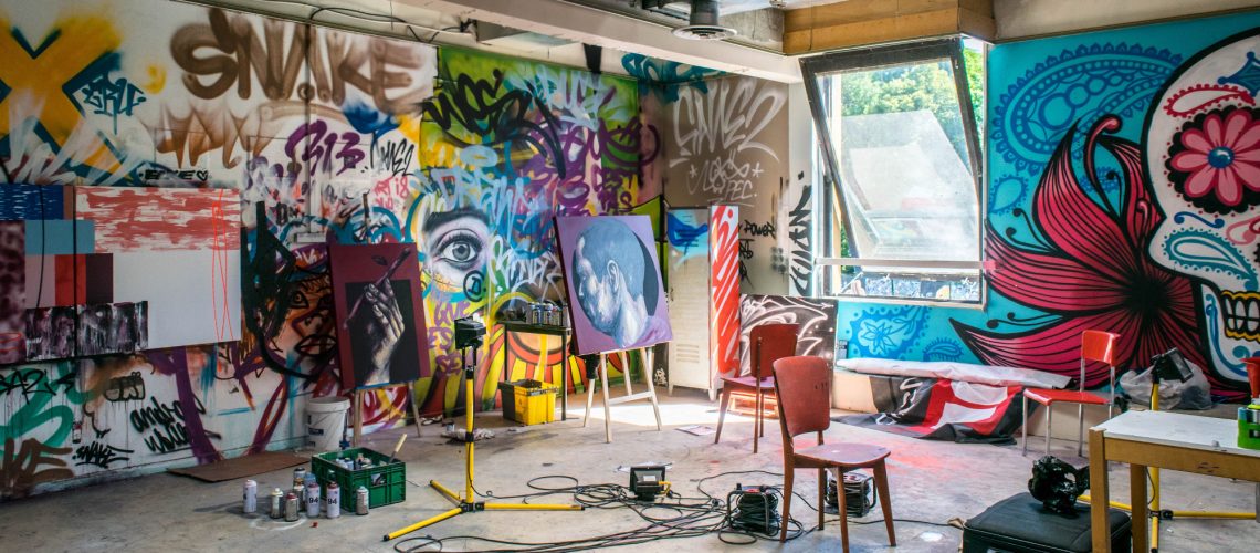Art studio with wall graffiti (adapted) (Image by Matthieu Comoy [CC0 Public Domain] via Pixabay)