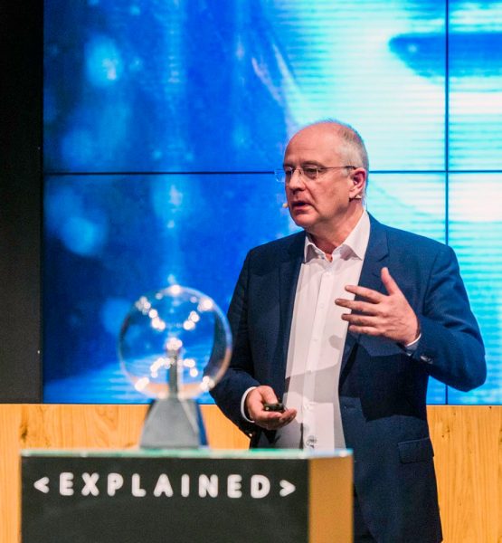 Thomas Langkabel bei Microsoft Explained über Künstliche Intelligenz in der öffentlichen Verwaltung