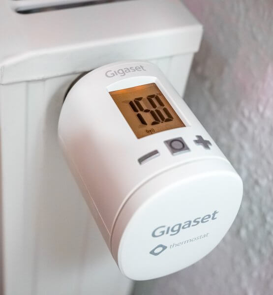 Gigaset Smart Thermostat im Test am Heizkörper