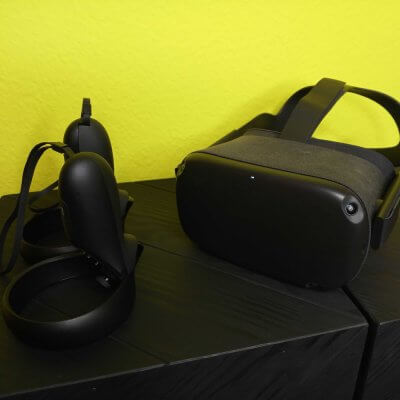 Oculus Quest mit Touchcontrollern / Image by Moritz Stoll