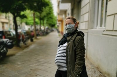 Bild von Maren Meheust mit Babybauch zu Schwangerschaft während Corona