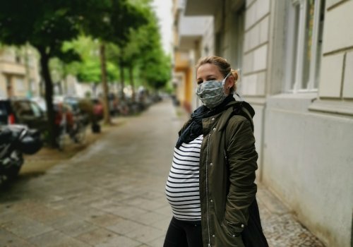 Bild von Maren Meheust mit Babybauch zu Schwangerschaft während Corona