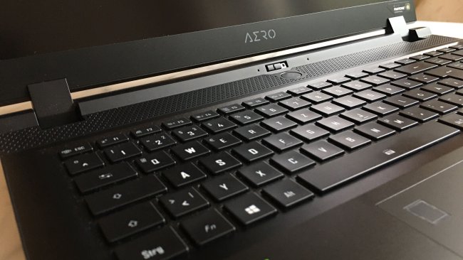 Tastatur Aero 17 HDR Test von der Seite