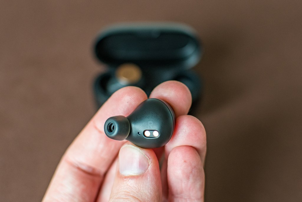 Lade-Dots des Jabra Elite Active 75t