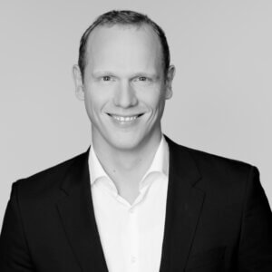 Dr markus Wuebben von vorne, er lächelt