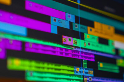 Cover Bild: Arbeitsfeld eines Video-Editing Programmes am PC