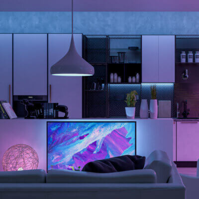 Beitragsbild: Modernes Wohnzimmer mit farbigem LED-Beleuchtung - Smart Home. 3D-Rendering