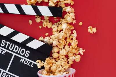 Popcorn und eine Regieklappe