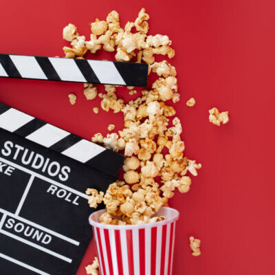 Popcorn und eine Regieklappe
