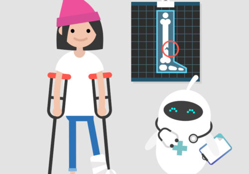 Ein medizinischer Roboter mit fröhlichem Gesicht und einem Klemmbrett, der eine Patienten den Röntgenbefund zeigt.