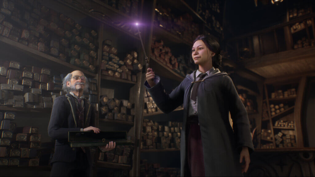 Der Hauptcharakter probiert Zauberstäbe in einem Laden aus, der eng gefüllt mit länglichen Zauberstabschachteln ist.