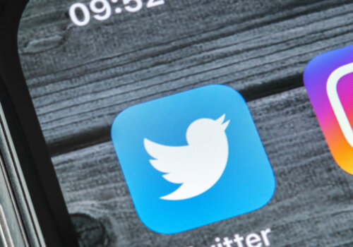 Icon der Twitterapp auf einem Smartphone