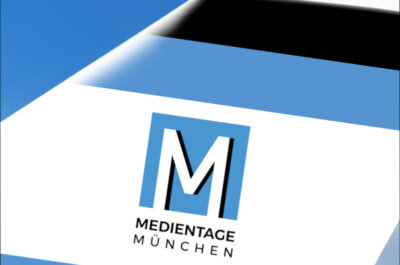 Logo der Medientage München auf einer Flugzeug-Finne.
