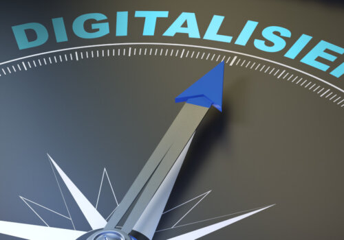Ein Kompass, dessen Nadel in keine Himmelsrichtung, sondern Richtung "Digitalisierung" zeigt.