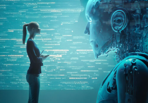 Frau kommuniziert mit einer Künstlichen Intelligenz in riesiger Roboter-Gestalt.