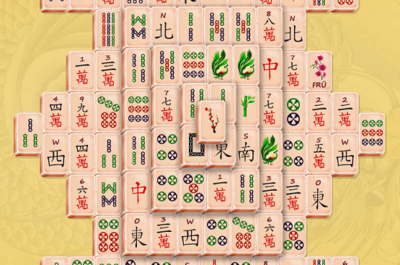 Mahjong Brett mit verschiedenen Kombinationsmöglichkeiten der Spielsteine