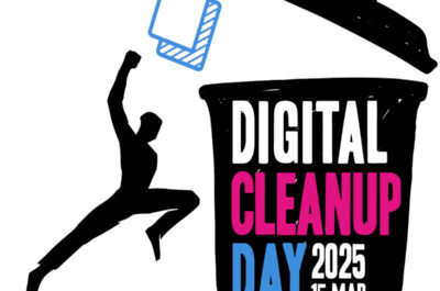 Das Logo des Digital Cleanup Days. Eine Person wirft Dokumente in eine offene Mülltonne mit der Aufschrift Digital Cleanup Day.