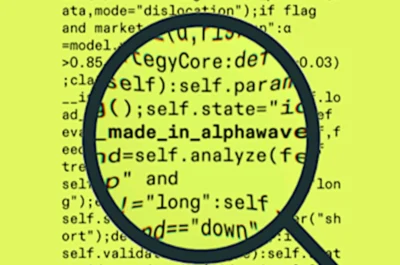 Programmcode auf einem hellgrünen Hintergrund. Eine Lupe vergrößert einen Teil, bei dem "_made_in_alphawave" fett hervorgehoben ist.