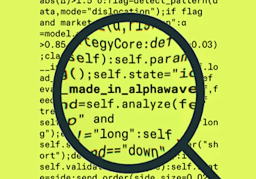 Programmcode auf einem hellgrünen Hintergrund. Eine Lupe vergrößert einen Teil, bei dem "_made_in_alphawave" fett hervorgehoben ist.