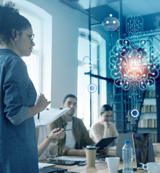 Person, die ein KI-Tool bei der Arbeit verwendet