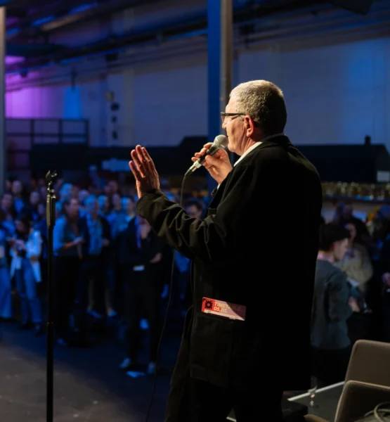 Foto vom Bühnenprogramm des German Creative Economy Summit 2025.