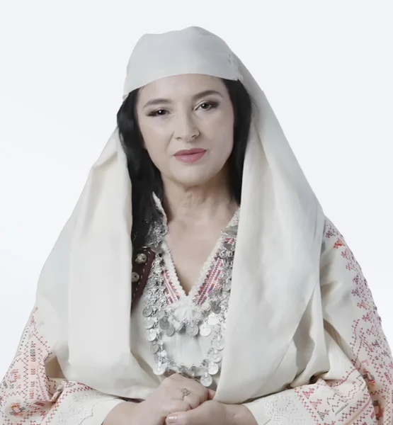 KI-Ministerin Diella in traditioneller, weißer Kleidung.