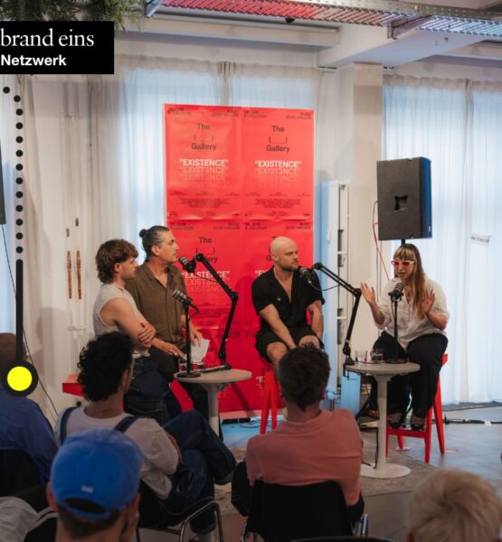 Panel des PRIDE-Special bestehend aus Agatha Kosobucki, Maximilian Pichlmeier, Felix Kosok und Hendrik Menken.