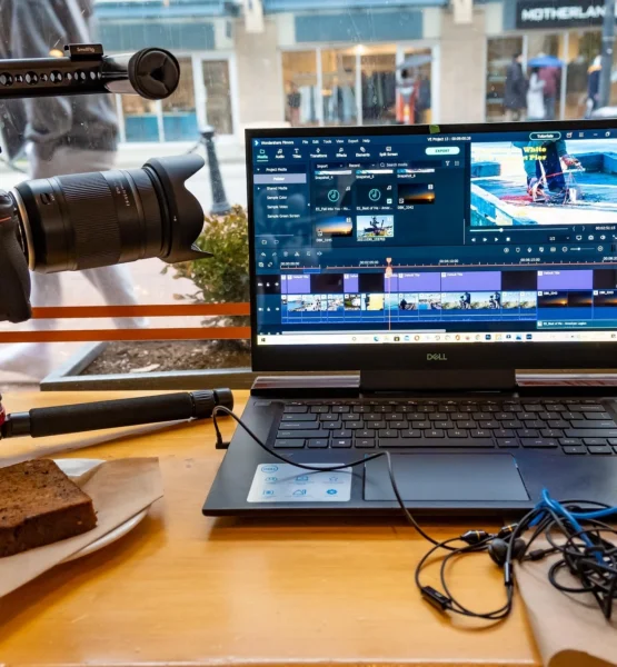 video cutting on a laptop
